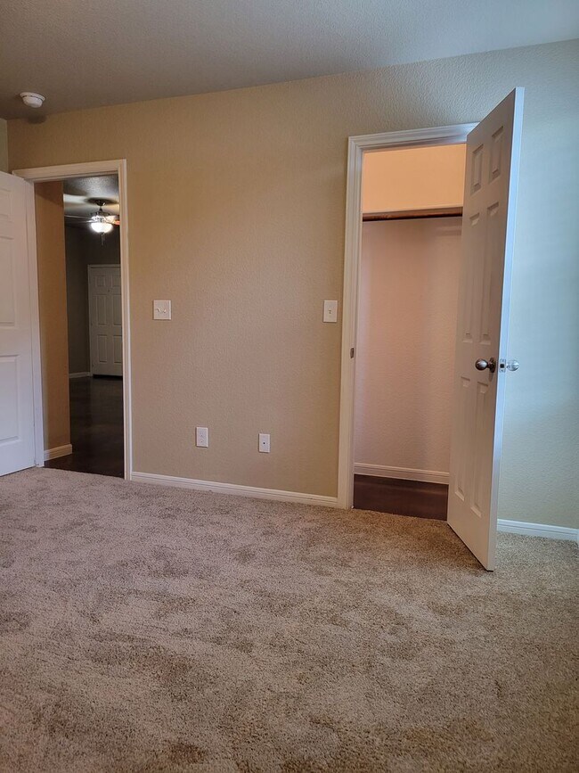 Building Photo - 101StoneCanyon