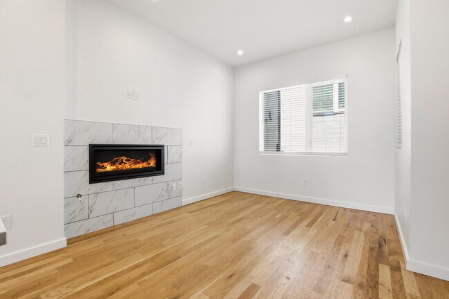 Building Photo - $2,745.95, 2-bed, 2.5 bath, located in Denver with a Rooftop Patio