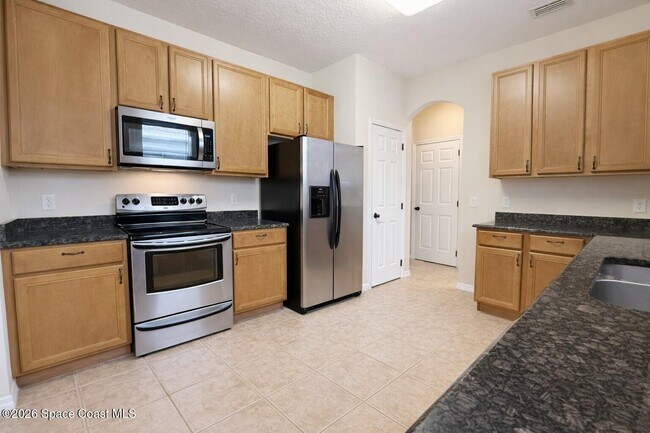 Building Photo - 1979 Tullagee Ave