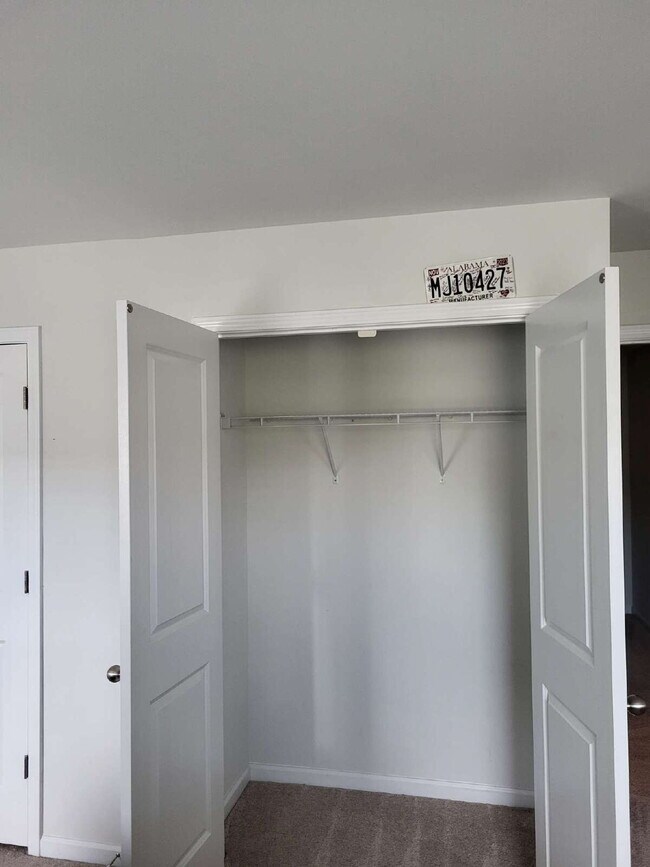 Building Photo - "Spacious Fully Furnished 4-Bedroom Townho...