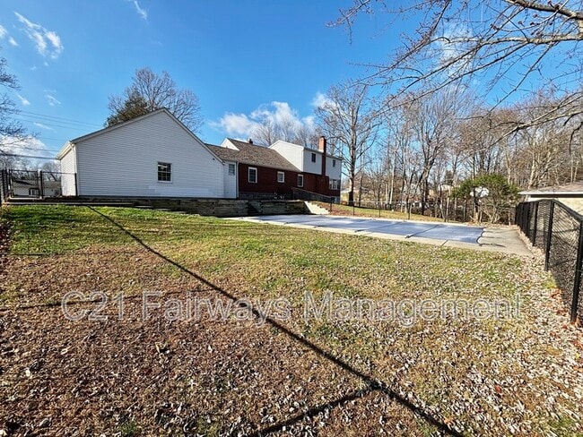 Building Photo - 616 Sandy Hill Rd