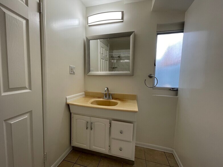 Building Photo - 2520 21st St