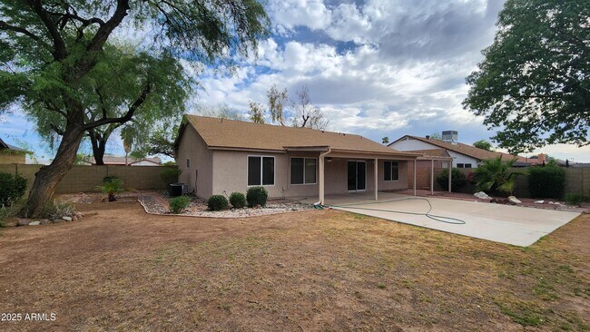 Building Photo - 6126 W Paradise Ln