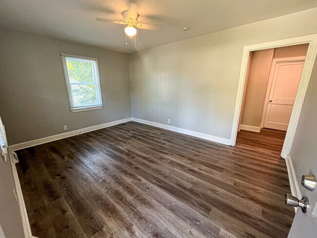 Building Photo - Charming bungalow 2 Bedrooms, 1 Bathroom in Winston Salem