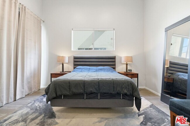 Building Photo - 1842 Greenfield Ave