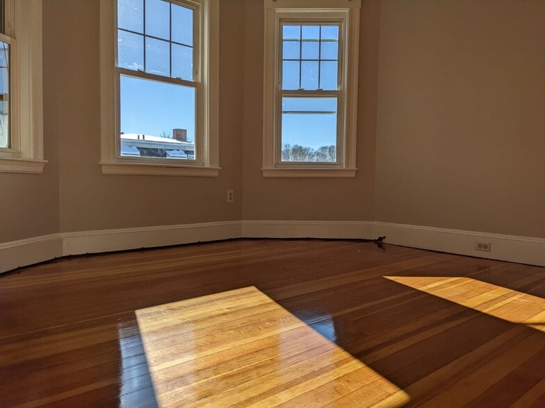 Building Photo - 14 Rice St