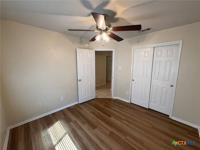 Building Photo - 5302 Jitterbug Ct