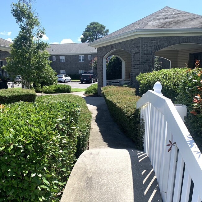 Building Photo - 500 Willow Green Dr