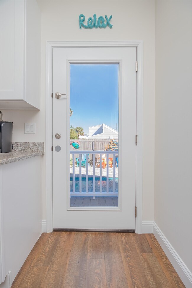 Building Photo - 6832 Middleton Ave