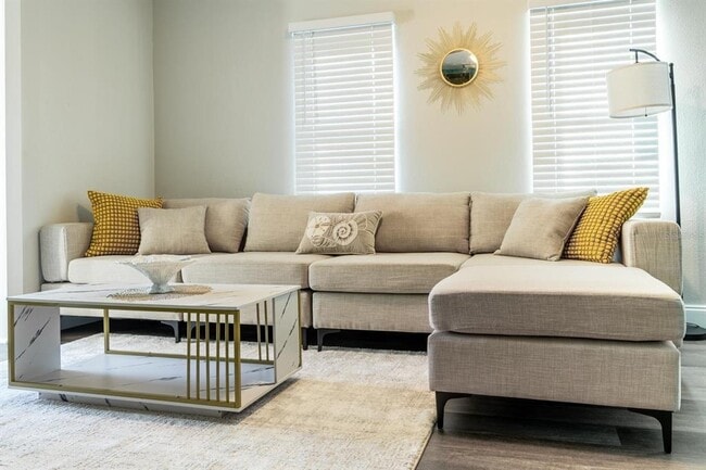 Building Photo - 4327 17th Ave S