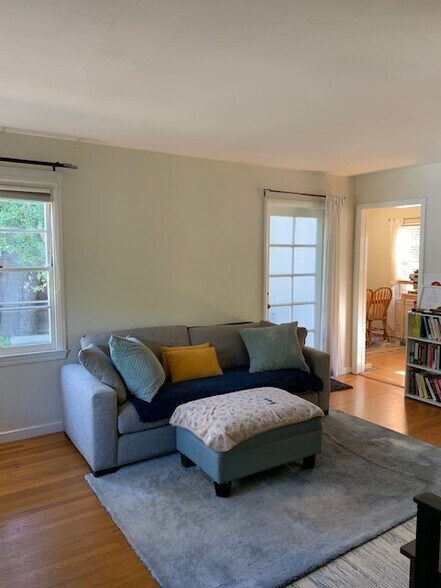 Building Photo - 585 California St