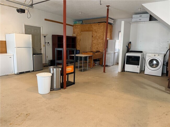 Building Photo - 112 Central Dr