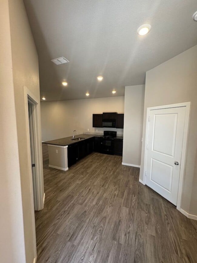 Building Photo - Upland Heights- 7047