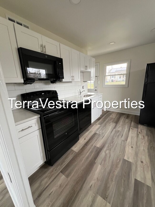 Building Photo - 3 Bed Single Family in Upper Deerfield!