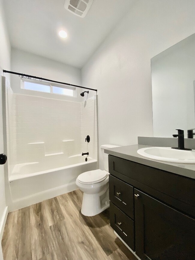 Building Photo - 1022 Villa Way