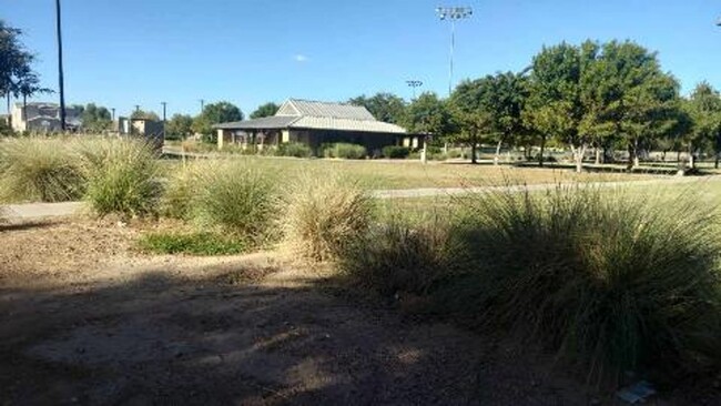 Building Photo - BEAUTIFUL HOME IN CIRCLE CROSS RANCH!