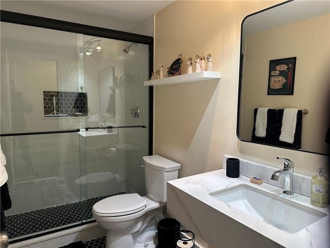 Building Photo - 351 New London Ave