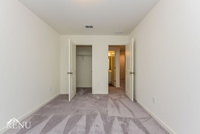 Building Photo - 3106 Calcutta St