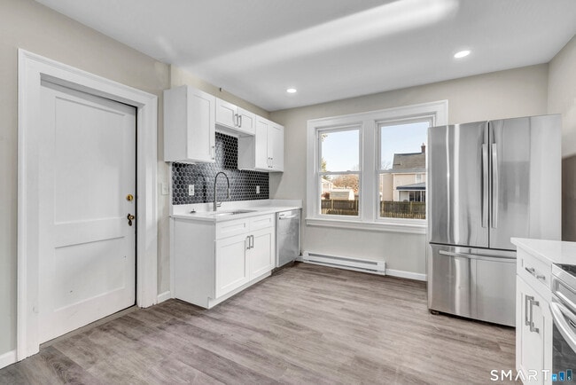 Building Photo - 126 Thomas St