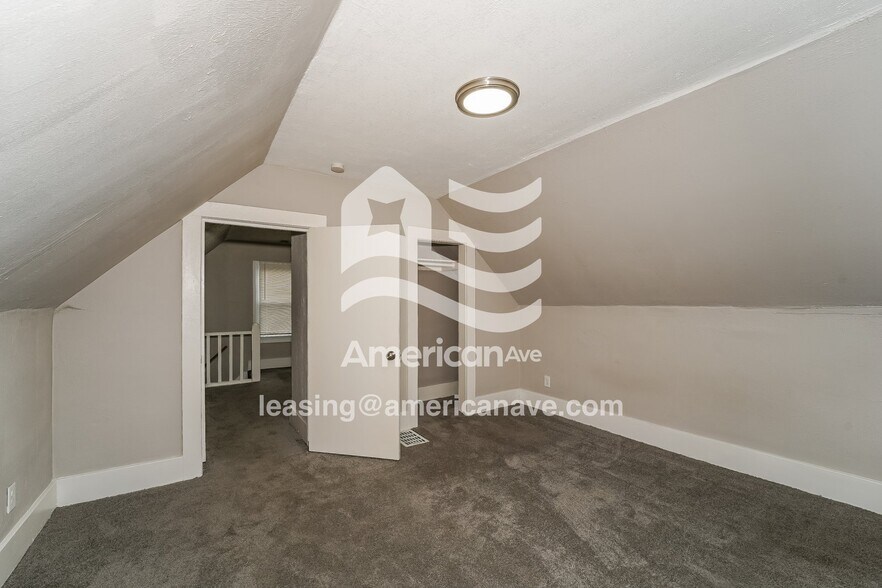 Building Photo - 912 E 34th St