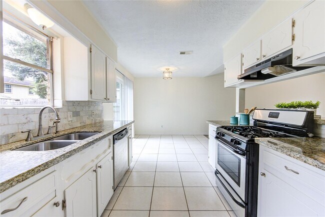 Building Photo - 950 Grand Jct Dr