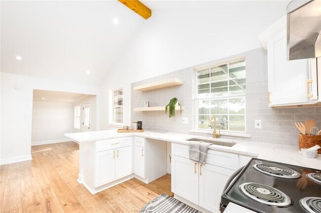 Building Photo - 426 N Holland St