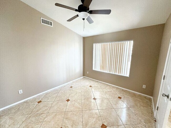Building Photo - Great Location! Lovely 3Bedroom Plus/ 2Bathroom Chandler Home!