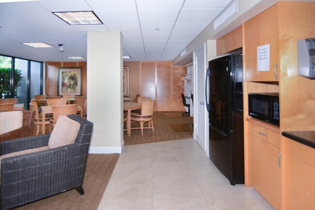 Building Photo - 4200 N Ocean Dr
