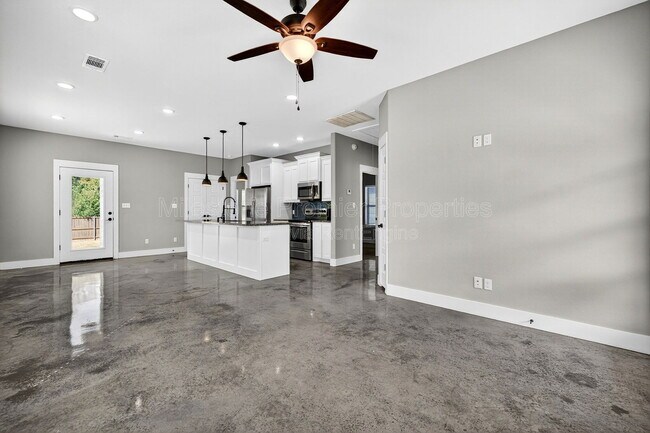 Building Photo - 1507 S 7th Ave