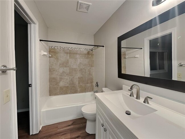 Building Photo - 6865 Buckingham Rd