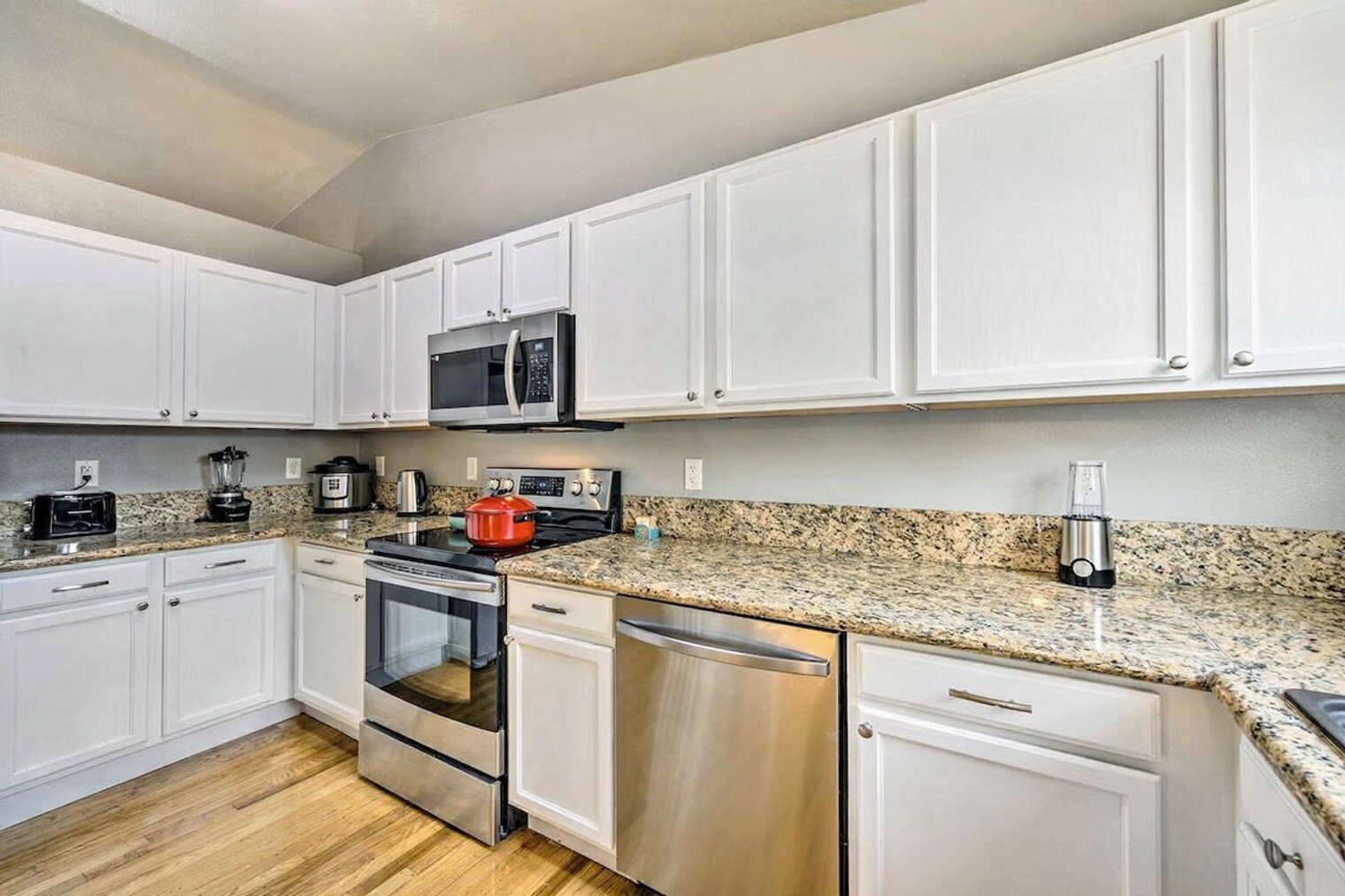 Building Photo - 5257 Pioneer Mesa Dr