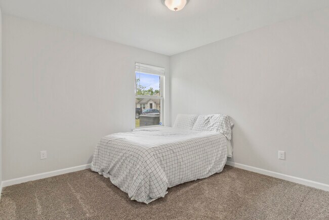 Building Photo - 772 Gold Finch Way