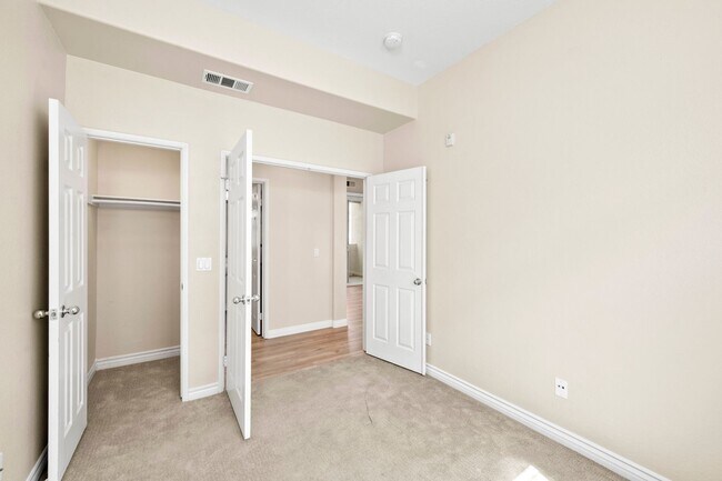 Building Photo - Mission Valley 3 Bedroom Townhome at Escal...
