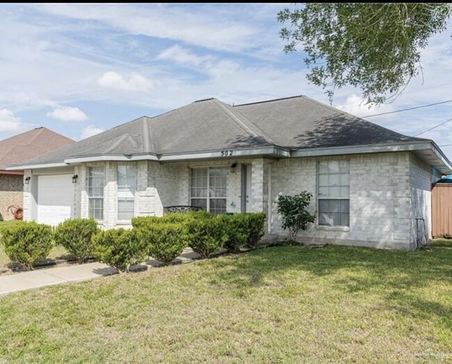 Building Photo - 9 Golden Dr