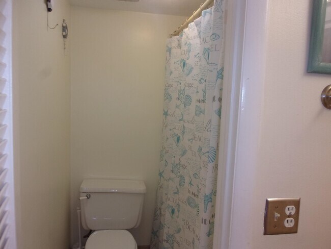 Building Photo - 5650-5A1A A1A S