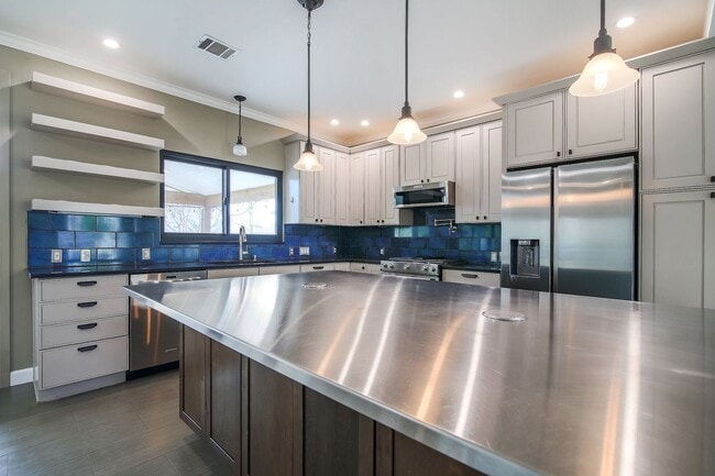 Building Photo - Remarkable in Round Rock!