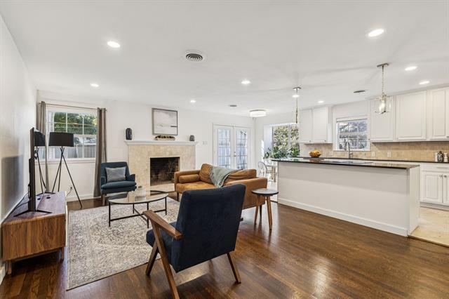 Building Photo - 10525 Castlegate Dr