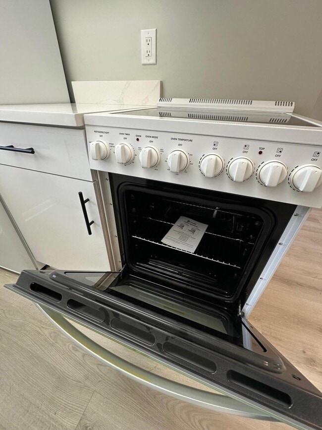 Building Photo - 932 S B St