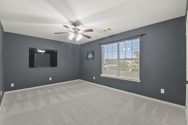Building Photo - 15811 Vinemoss Ln