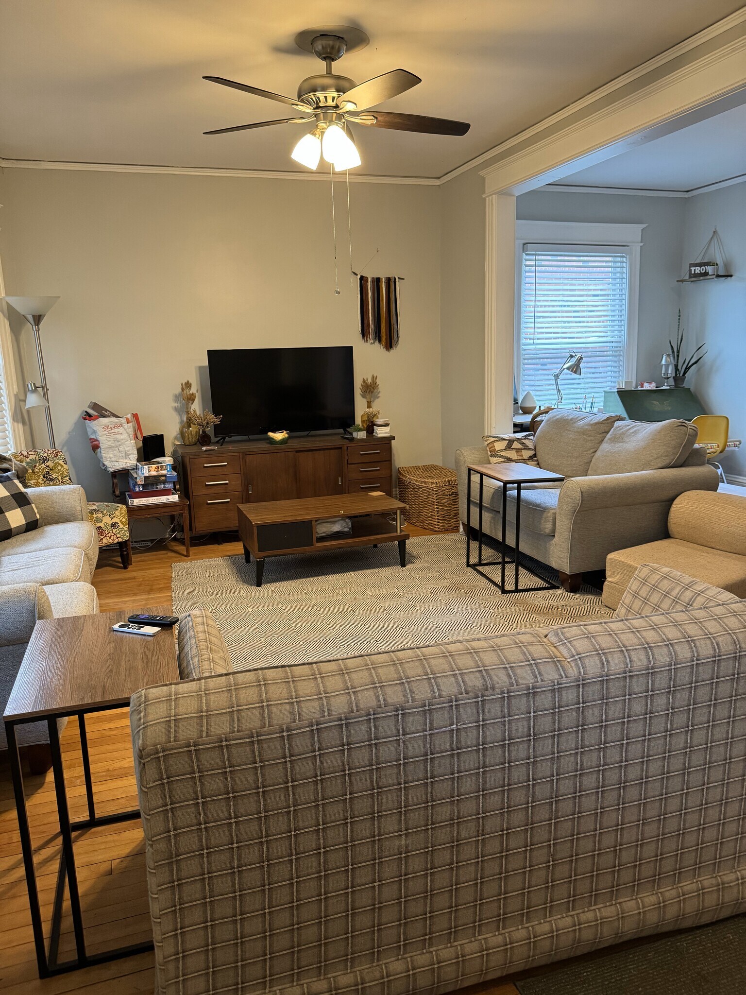 Living room - 32 Pawling Avenue