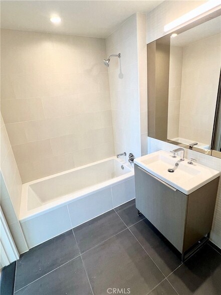 Building Photo - 889 Francisco St