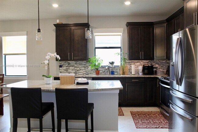 Building Photo - 620 SE Monet Dr