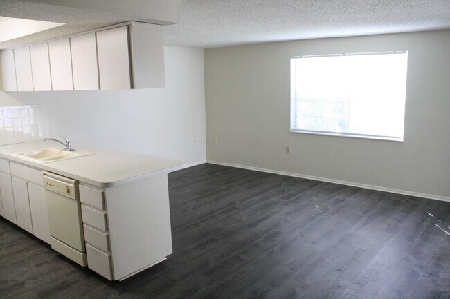 Building Photo - 7751 Lorne St