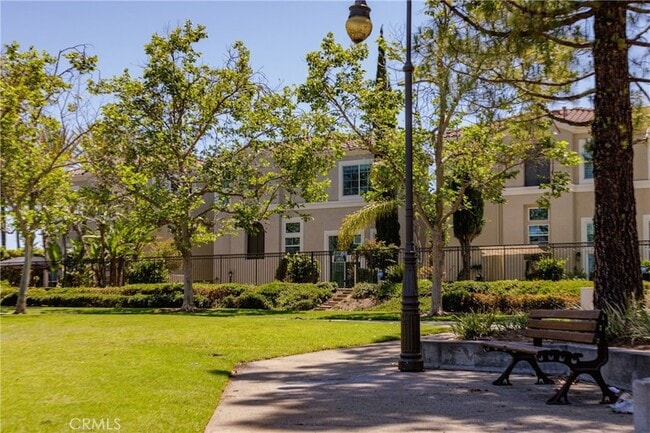 Building Photo - 225 Montana Del Lago Dr