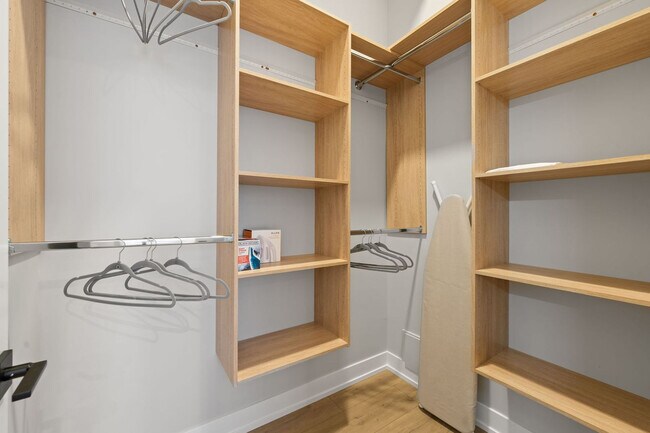 Building Photo - 801 S Western Ave