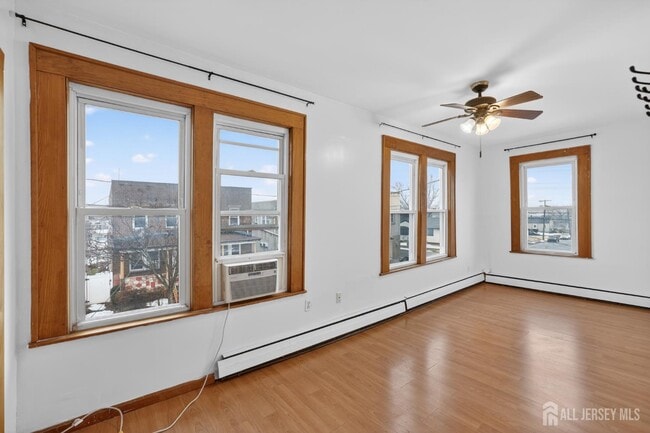 Building Photo - 47 Marion St