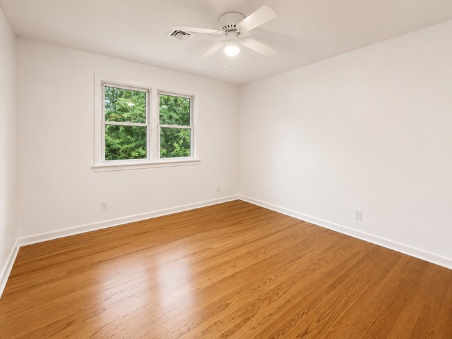 Building Photo - 553 Fernwood Farms Rd