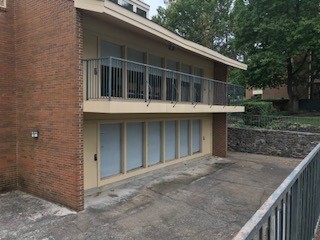 Building Photo - Newly renovated Unit Close to Downtown!