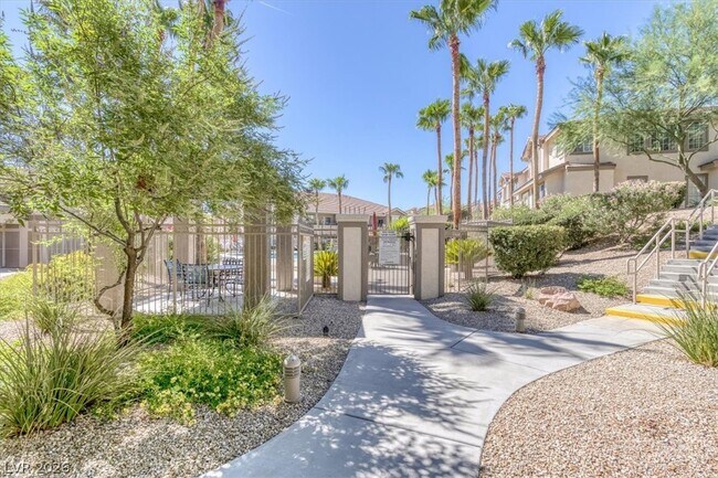 Building Photo - 9901 Trailwood Dr