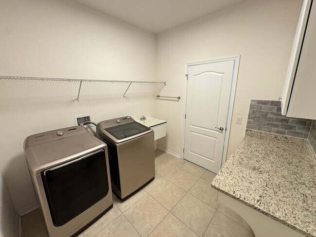 Building Photo - $300 off of a month of rent!! Experience the Epitome of Lakeside Luxury Living — For Rent in Narc...